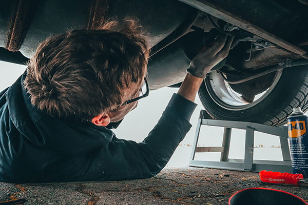 Man repairing car 