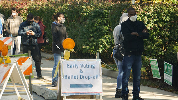 evanston-voters-in-line-l.jpg