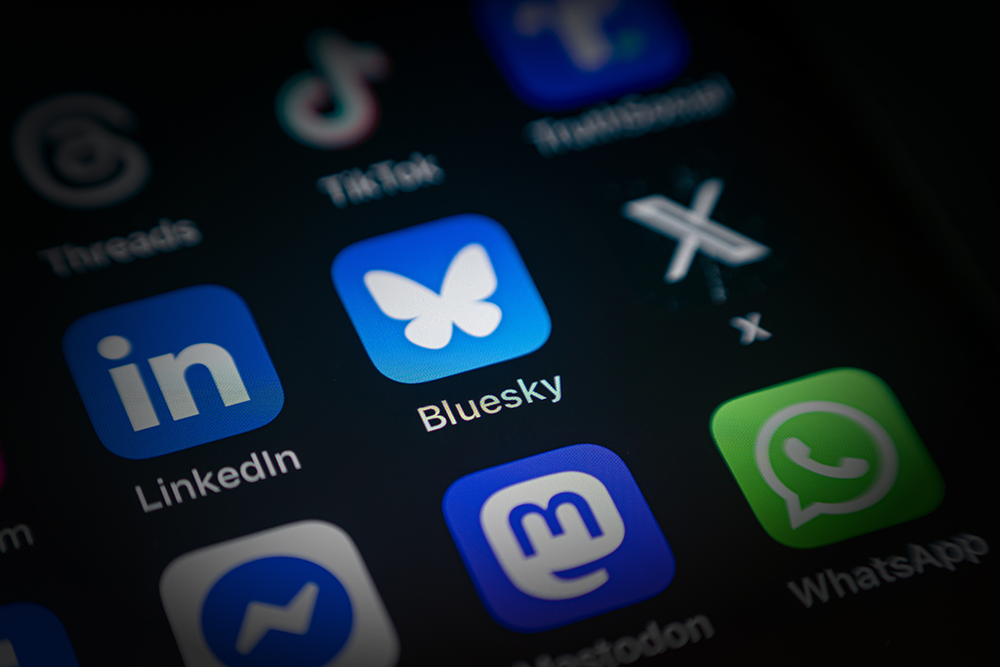 luesky App icon among various application icons on smartphone screen